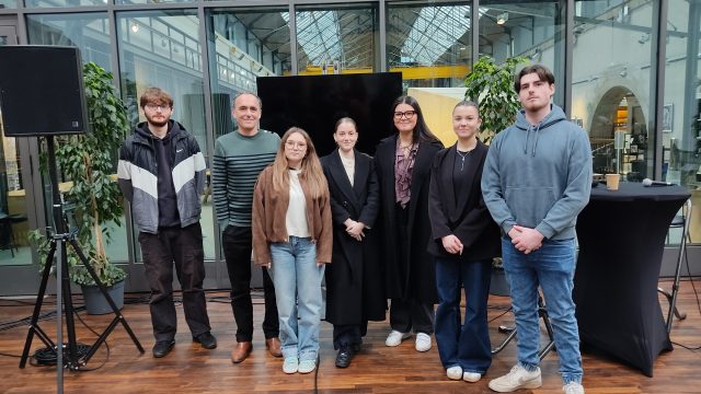 Les BTS comptabilité première année ont interviewé Xavier de La Porte dans le cadre du Festival Longueur d'Ondes à Brest Les BTS comptabilité première année ont interviewé Xavier de La Porte dans le cadre du Festival Longueur d'Ondes à Brest