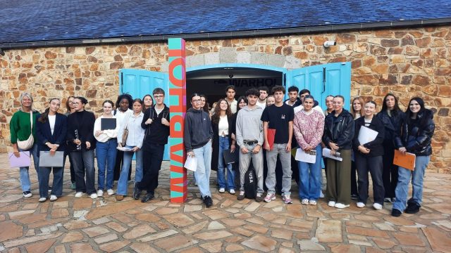 Les BTS Professions Immobilières ont visité  à l'exposition  Wharol au FHEL de Landerneau