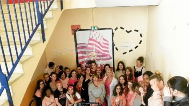 Lutte contre le cancer du sein : Les élèves de la filière mode du lycée Lesven s’engagent !