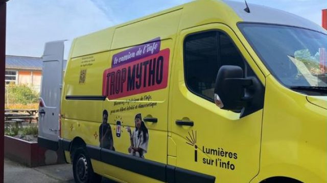 Intervention du camion de l'info à Lesven 