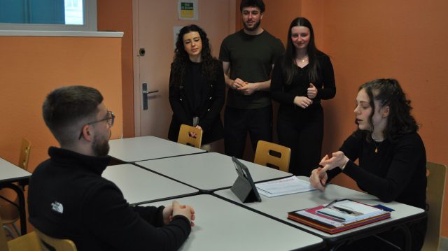 Nos étudiants de deuxième année de BTS CI à l'œuvre pendant le cours de "business communication" 