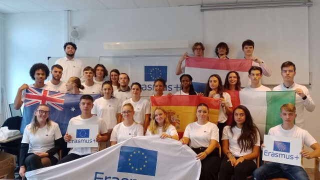 Moment de convivialité entre l’équipe pédagogique du BTS CI et les étudiants au retour de leur mobilité Erasmus+