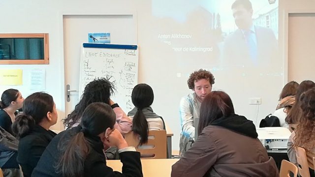 Lutter contre la désinformation de masse des jeunes Lutter contre la désinformation de masse des jeunes