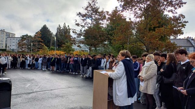 Hommage rendu aux enseignants  Samuel Paty et Dominique Bernard