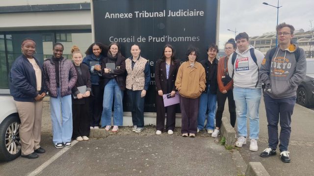 Les étudiants de DCG 3 au conseil de prud'hommes de Brest. 