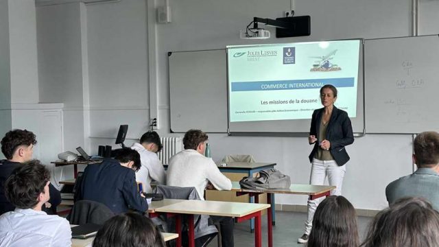 Intervention de Mme Ferrari de la Direction Régionale des Douanes et Droits Indirects de Bretagne ( DRDDI) en TS2CI
