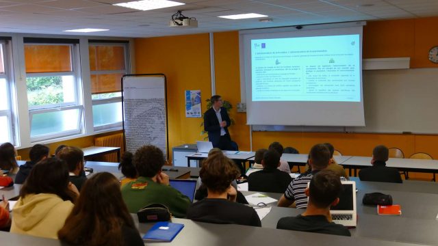 Intervention de la Direction Régionale des Douanes de Bretagne auprès les étudiants de BTS Commerce international