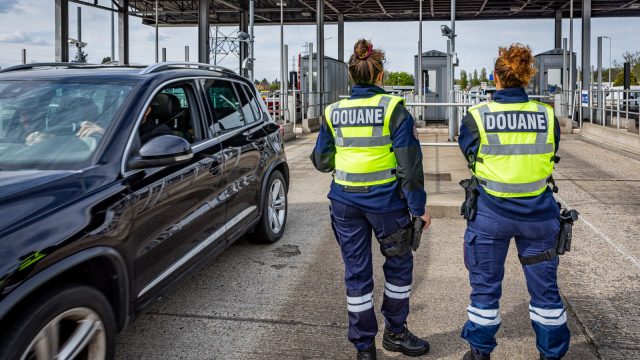 Un responsable de la Direction Régionale des douanes de Bretagne devant nos BTS CI