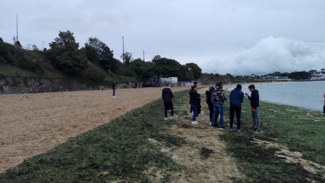 Opération  "nettoyage de plage" effectuée avec les élèves de l'option EPS.