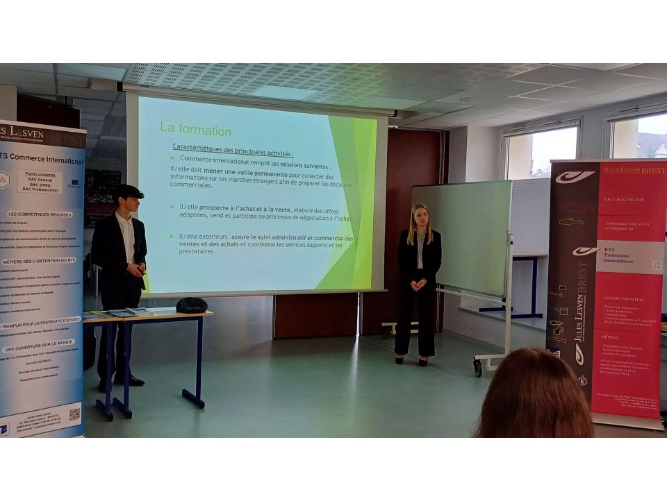 Les étudiants de Lesven Sup' informent les terminales du lycée de  L'Iroise