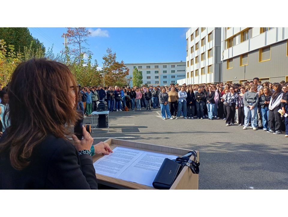 Hommage rendu aux enseignants  Samuel Paty, Dominique Bernard, Agnès Lasalle et l'assistante d'éducation Mélanie Grapinet