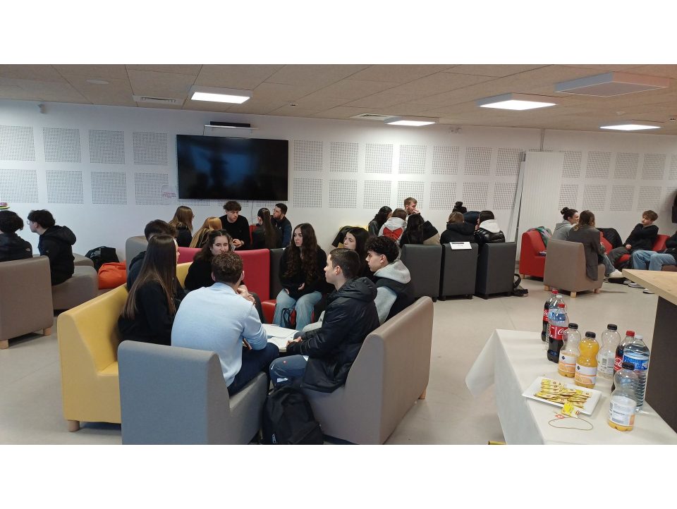 Sixième édition du Forum post bac à Jules Lesven : une belle fréquentation !