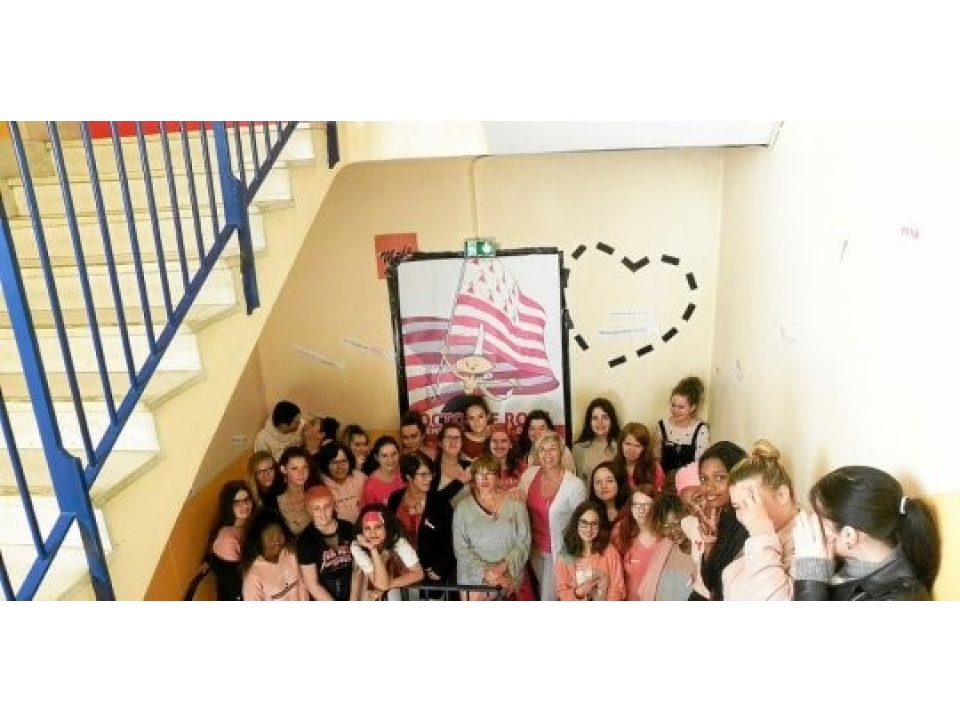 Lutte contre le cancer du sein : Les élèves de la filière mode du lycée Lesven s’engagent !