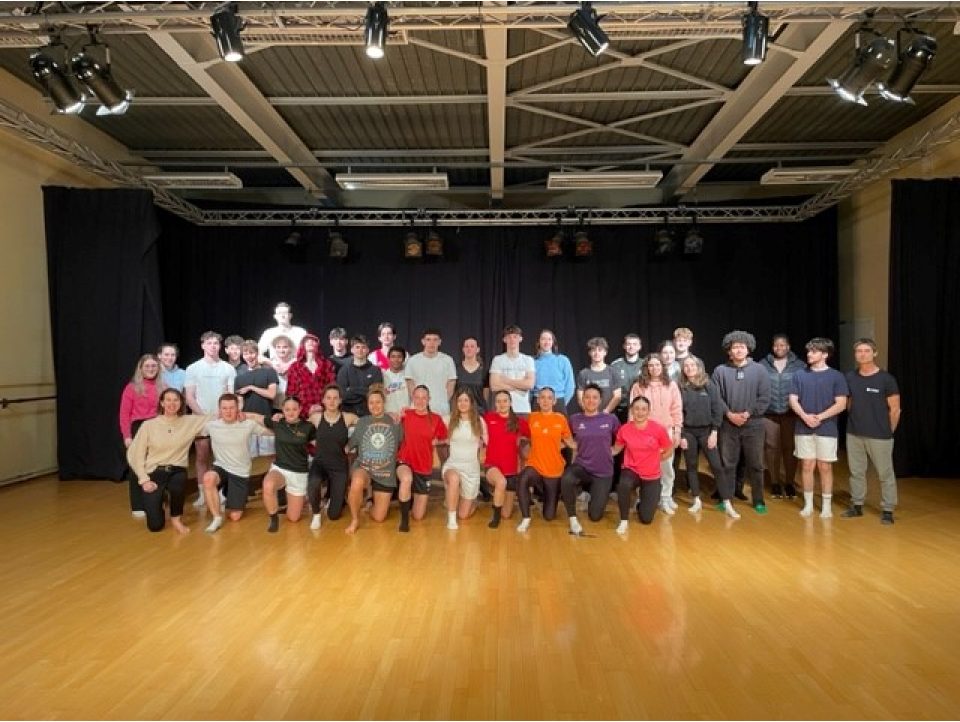 Evaluation danse des Terminales EPPCS à la salle de Danse en STAPS