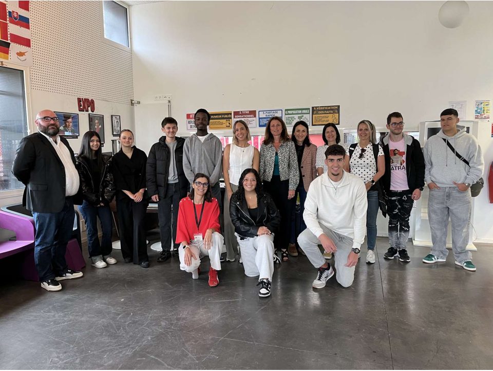 Les Premières Bac Pro Métiers d l'accueil reçoivent des étudiants des Canaries au lycée professionnel