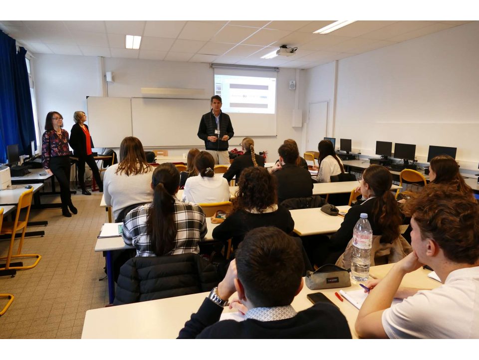 M. Barbare de la faculté des métiers de Rennes présente deux licences professionnelles aux BTS PI 