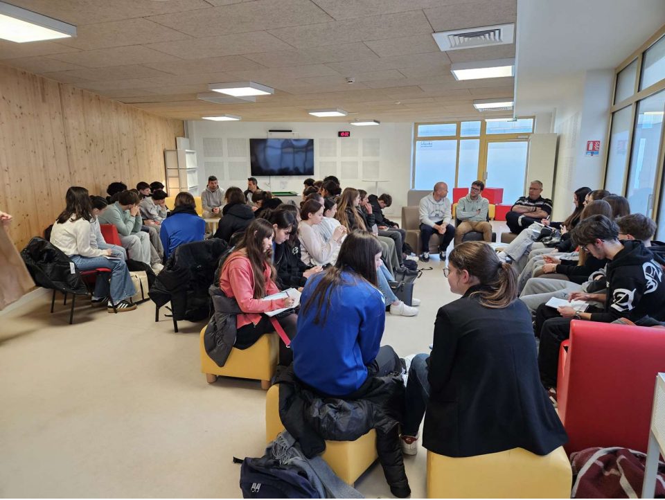 Deuxième  édition du forum des métiers du corps et du sport a eu lieu à Lesven 