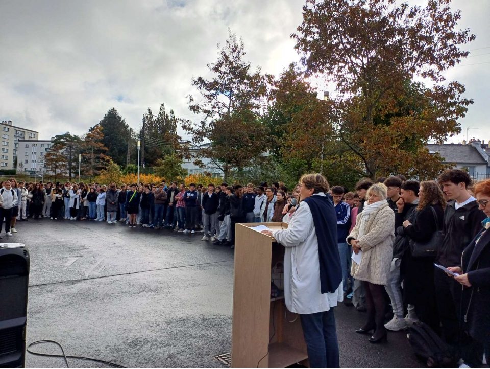 Hommage rendu aux enseignants  Samuel Paty et Dominique Bernard