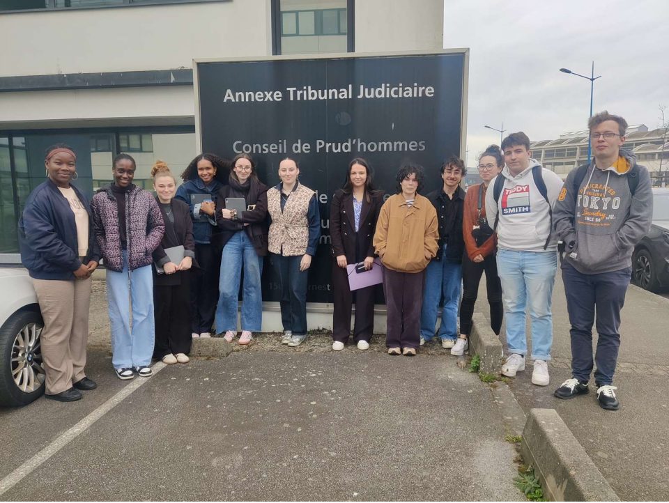 Les étudiants de DCG 3 au conseil de prud'hommes de Brest. 