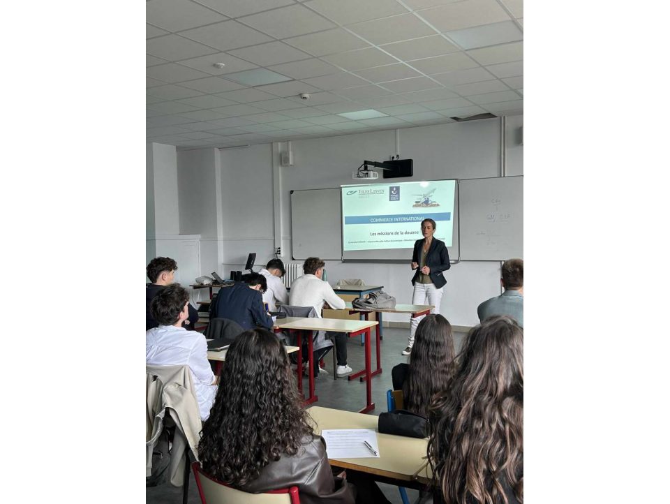 Intervention de Mme Ferrari de la Direction Régionale des Douanes et Droits Indirects de Bretagne ( DRDDI) en TS2CI