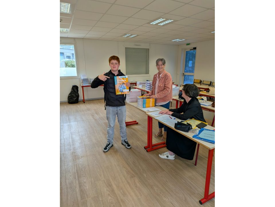 La distribution  des manuels scolaires pour le LP s'est bien passée !